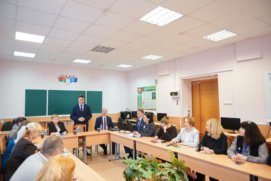 Министр образования Андрей Иванец посетил Лицей Белорусского национального технического университета.