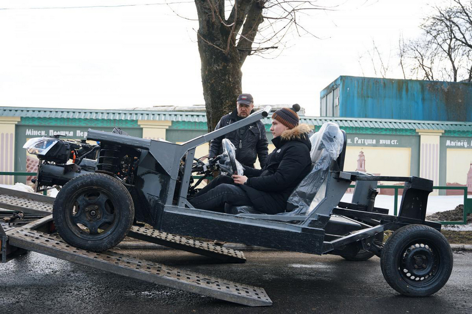 В БНТУ обкатывают спроектированный студентами родстер — в будущем автомобиль оснастят кузовом и рядом деталей