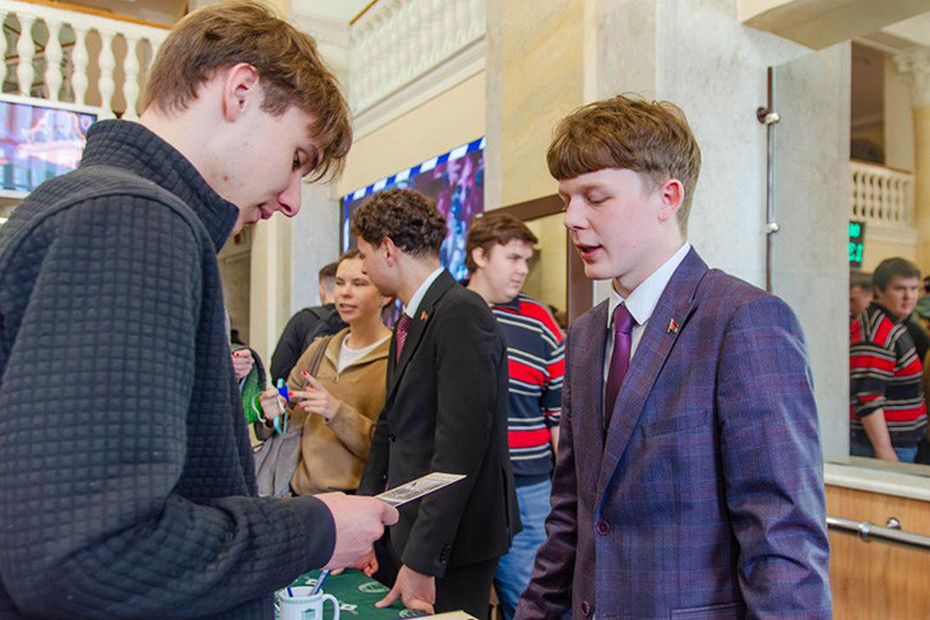 “Гибкий график и помощь в трудоустройстве”: молодежи рассказывают о вступлении в студотряды